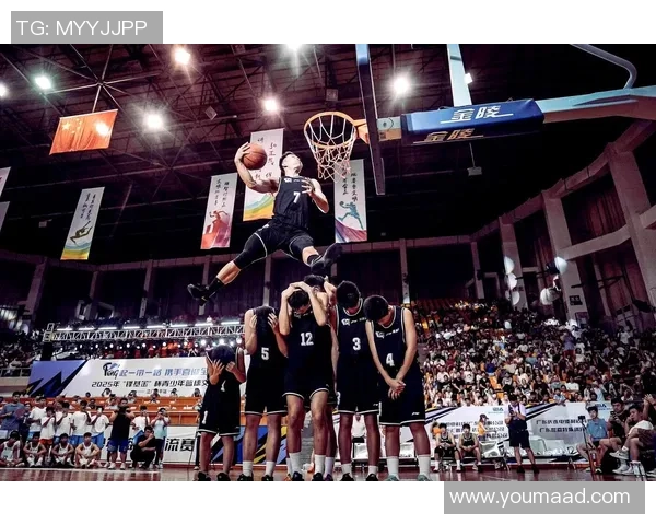 NBA球星亲自点评足球比赛 展现跨界运动员独特视角与激情 NBA球星亲自点评足球比赛 展现跨界运动员独特视角与激情