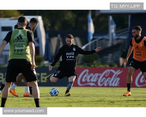 《挂球星足球:探索虚拟足球世界中的竞技与策略新体验》 《挂球星足球:探索虚拟足球世界中的竞技与策略新体验》