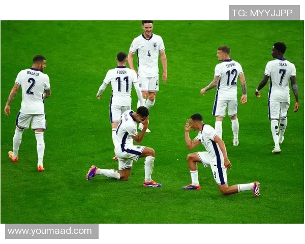 球星精彩射门意外将足球踢入观众席引发现场热烈反响